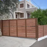 Smaragda\'S Maisonette