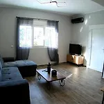 Arianas Apartment