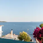 Sandra Seaview Suites