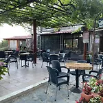To Hani Tou Kokkini, Pelion