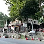 To Hani Tou Kokkini, Pelion