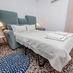 T H E Berlin Studios And Suites