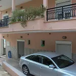 Thea-Tro Apartments