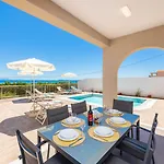 Villa Alora
