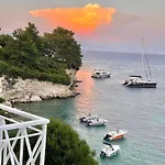 Aronis Spyros Panoramic Seaview Apartments