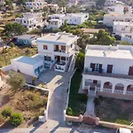 Siridaki Holiday Home 3 Bedroom By The Beach