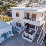 Siridaki Holiday Home 3 Bedroom By The Beach