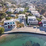 Siridaki Holiday Home 3 Bedroom By The Beach