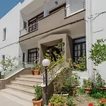 Manos Studios