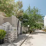 Manos Studios