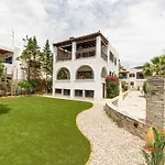 Alkis Guest House By Aegiankazarte