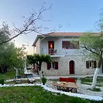 Katouna 4-Bdrms Bright Home