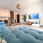 Sea Breeze III Apartment