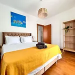 Sea Breeze III Apartment