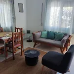 Giannis House