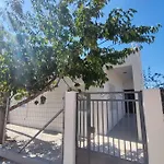 Giannis House