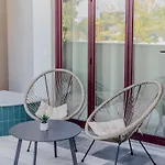 Leisure Escape With A Sea View By Salt Apartments