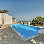 Folia House - Overlooking