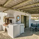 Folia House - Overlooking