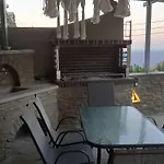 Dipotamata House Syneti