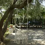Lazy Cat Holiday House