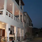 Rena\'S Guesthouse, By Comfortbnb