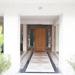 Luxury And Spacious Apt For 6 Guests