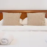 Luxury And Spacious Apt For 6 Guests
