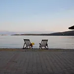 Nerissa Seafront Apartment