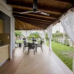 Villa Avra