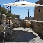 Πέτρινο Σπίτι-Stone House