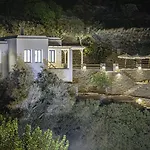 Apaggio Luxury Villa