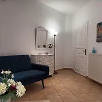 Theoni\'S Village Apartment I