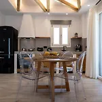 Gallantry Apartment