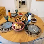 Gallantry Apartment