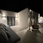 Paros Relux