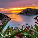 Sunset Coast House - Wood