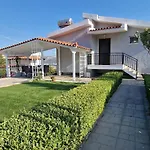 D & K Vacation Villa Anavissos