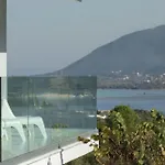 Villas Harriet - With Sea View And Near The Sea