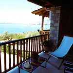 Verga Stone Haven - Seafront Waves\' Embrace
