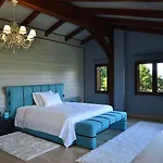 Pool Villa Desmira