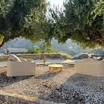 Villa Estee, Luxury Villa With Private Infinity Pool And Jacuzzi