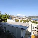 Theodora\'S Bay View Apartment