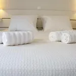 Loutraki Coastal Apartment Retreat
