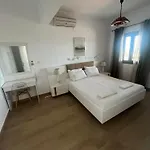 Mando House