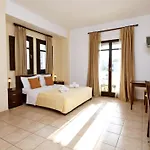 Palirria Hotel & Studios