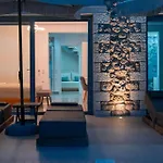 Goldeneye Luxury Villas