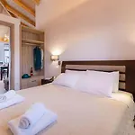 Delux 1