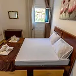 Popi\'S House In Town