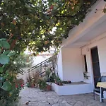 El-Mi\'S Little House In Theologos